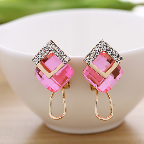 Модерни дамски обеци в няколко цвята с камъни