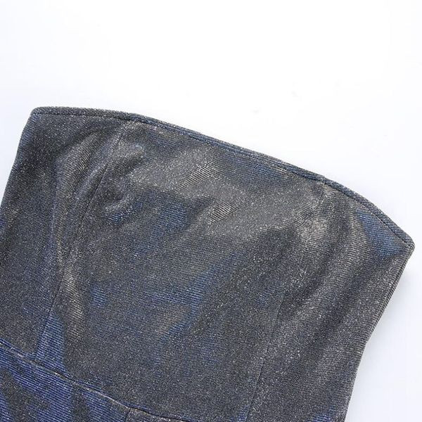 Дамски гащеризон Slim-модел с лъскав ефект в сребрист цвят 