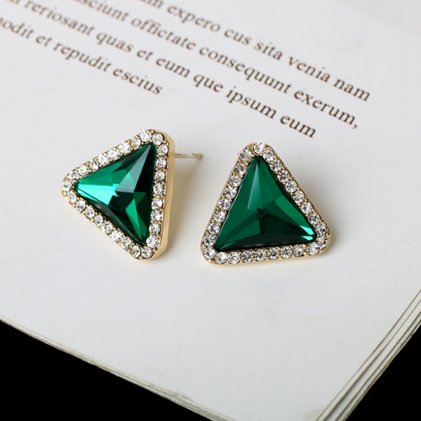 Нов модел дамски обеци в няколко цвята