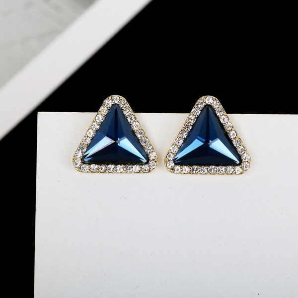 Нов модел дамски обеци в няколко цвята