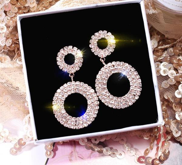 Стилни дамски обеци с камъни в златист и сребрист цвят