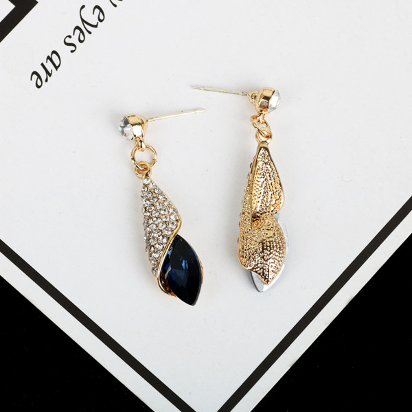 Нов модел дамски обеци в няколко цвята с камъни