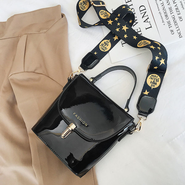 Стилна лачена дамска чанта от еко кожа в три цвята с дълга дръжка