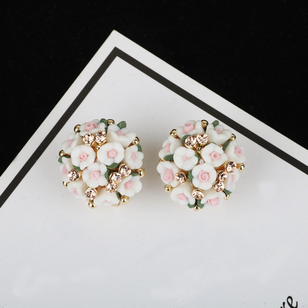 Дамски обеци на цветя в няколко цвята