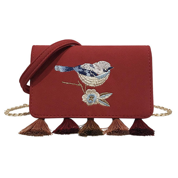 Модерна дамска чанта с бродерия и пискюли в пет цвята