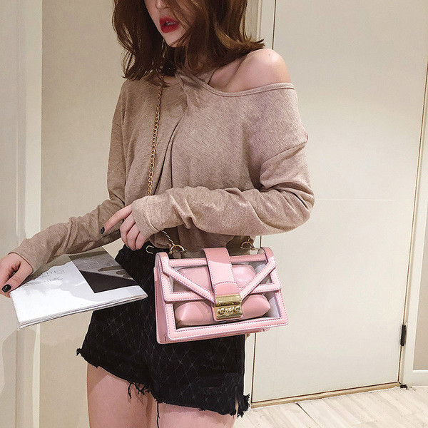 Модерна дамска чанта в три цвята с прозрачно покритие и метална верижка