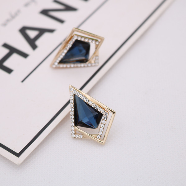 Елегантни дамски обеци в няколко цвята