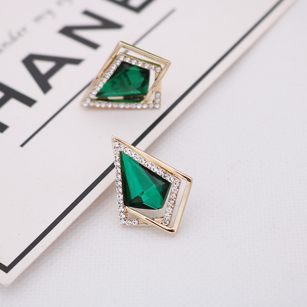 Елегантни дамски обеци в няколко цвята