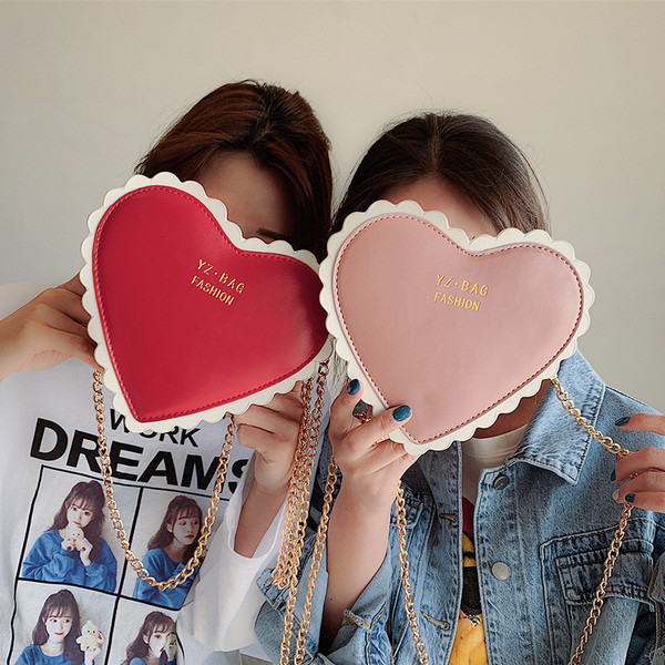 Модерна дамска чанта от еко кожа в три цвята във формата на сърце 