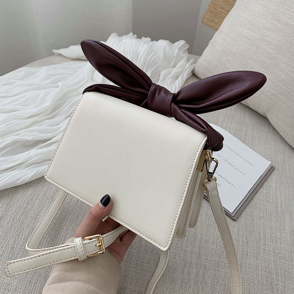 Стилна дамска чанта в три цвята от еко кожа с дълга дръжка