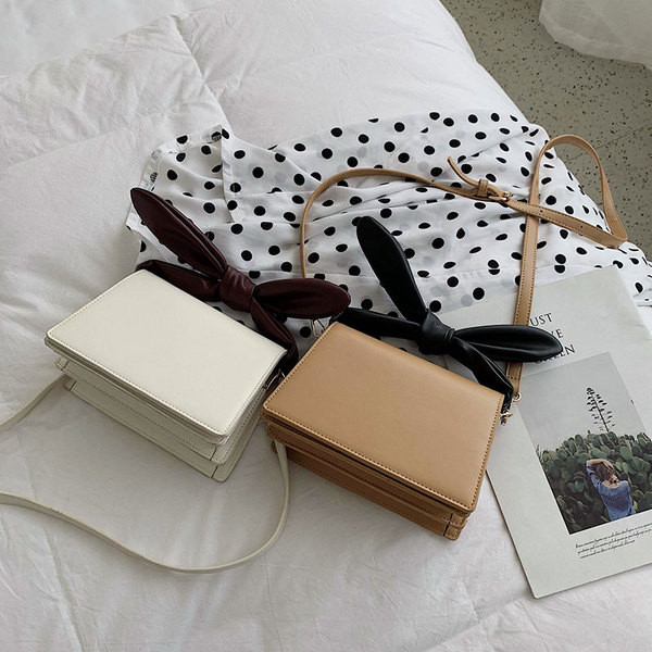 Стилна дамска чанта в три цвята от еко кожа с дълга дръжка