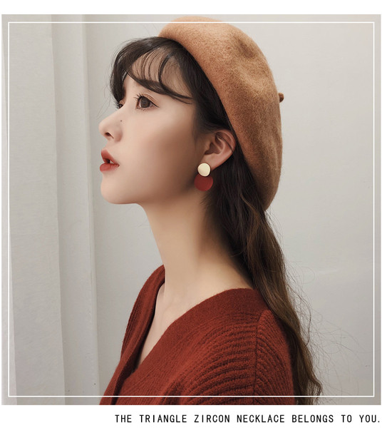 Актуални дамски обеци в четири цвята