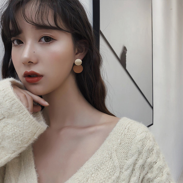 Актуални дамски обеци в четири цвята