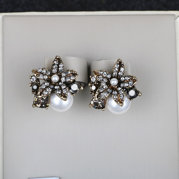 Дамски обеци във форма на цвете в няколко цвята