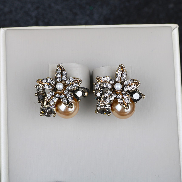 Дамски обеци във форма на цвете в няколко цвята