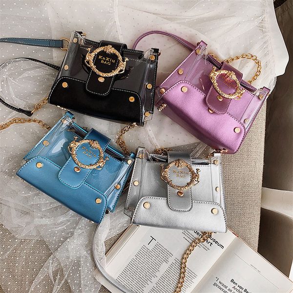 Стилна дамска чанта от еко кожа в четири цвята с метална катарама и дълга верижка