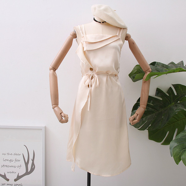 Нов модел дамска рокля в няколко цвята с копчета