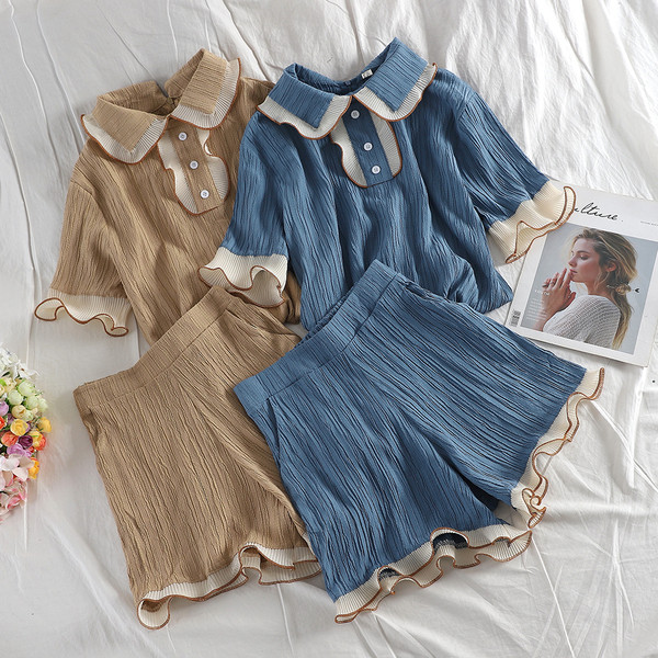 Стилен дамски комплект включващ риза и къси панталони в син, кафяв и черен цвят