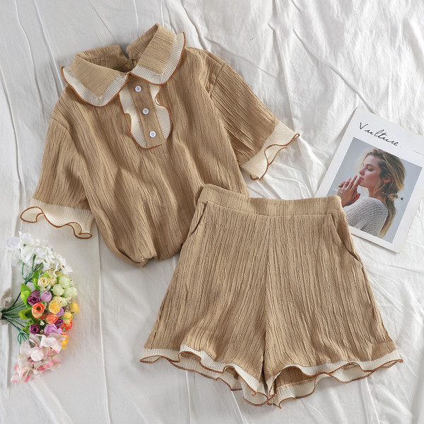 Стилен дамски комплект включващ риза и къси панталони в син, кафяв и черен цвят