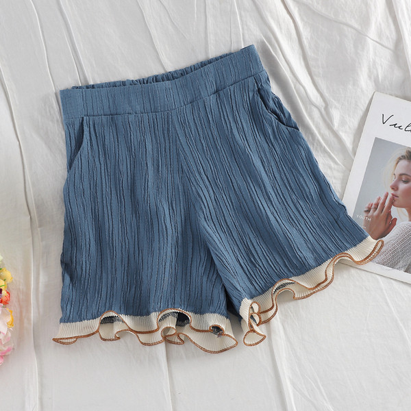 Стилен дамски комплект включващ риза и къси панталони в син, кафяв и черен цвят