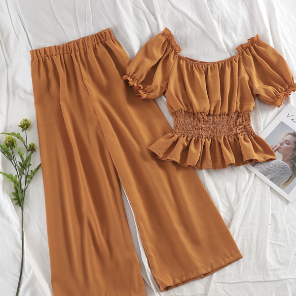 Актуален дамски комплект от две части в няколко цвята