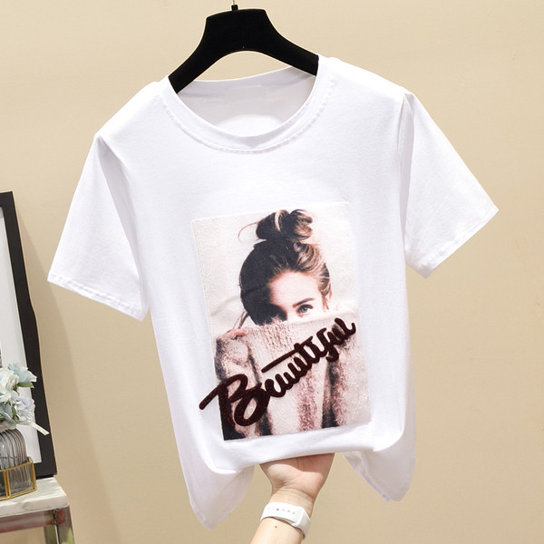 Нов модел дамска тениска с апликация