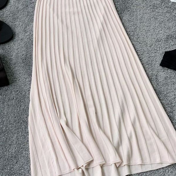 Стилна дамска рокля в черен,бял и бежов цвят 