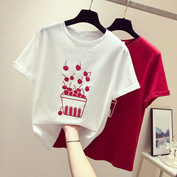 Tricou de damă modern în alb și roșu