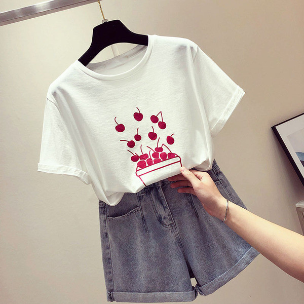 Tricou de damă modern în alb și roșu