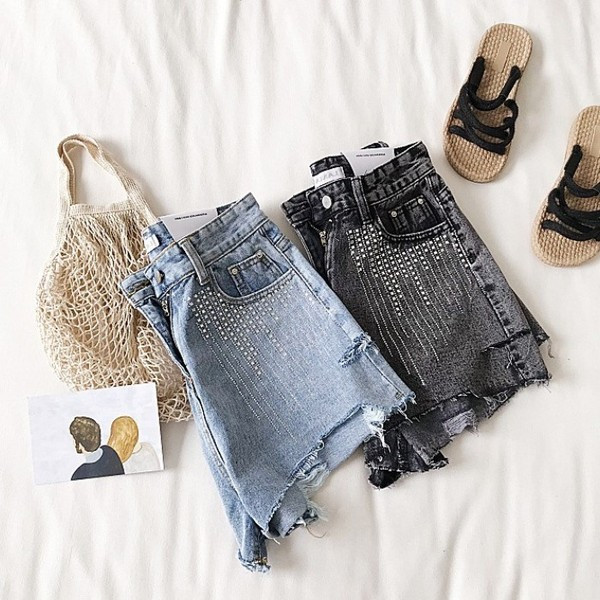 Модерни дамски къси дънки с камъни в два цвята