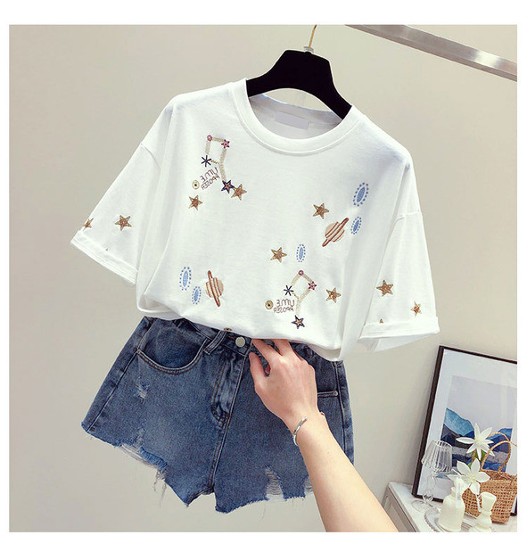 Tricou elegant de damă în alb și negru cu broderie