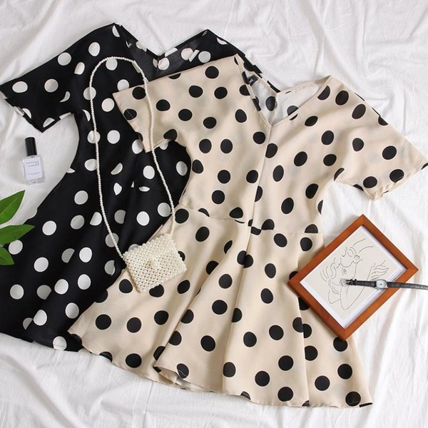 Rochie moderna de dama cu decolteu in V in doua culori de puncte