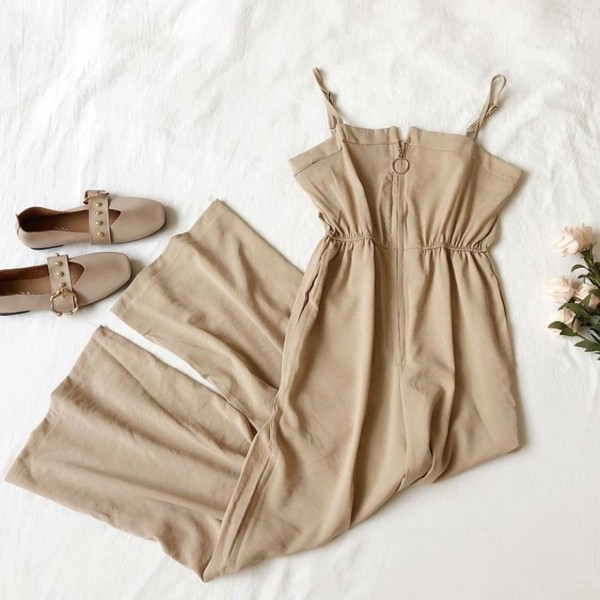 Salopetă casual de damă cu bretele subțiri și închidere din metal