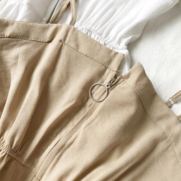 Salopetă casual de damă cu bretele subțiri și închidere din metal