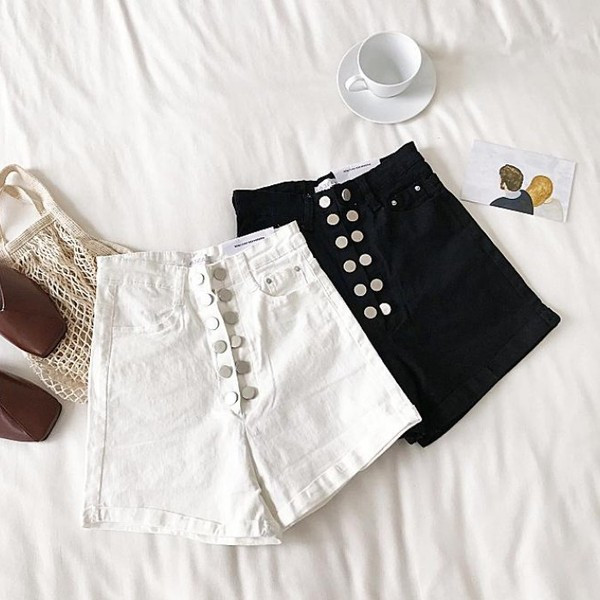 Модерни дамски къси панталони с висока талия и копчета в два цвята