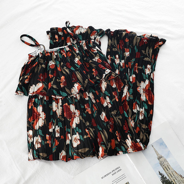 Модерен дамски гащеризон с флорални мотиви и тънки презрамки