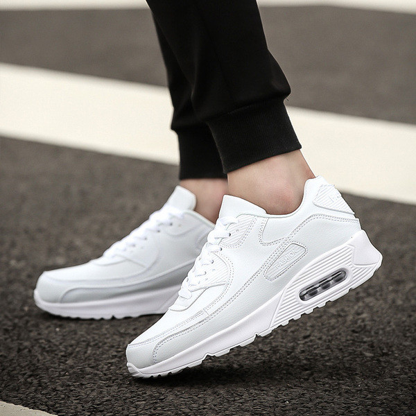 Ежедневни мъжки маратонки в бял и черен цвят 