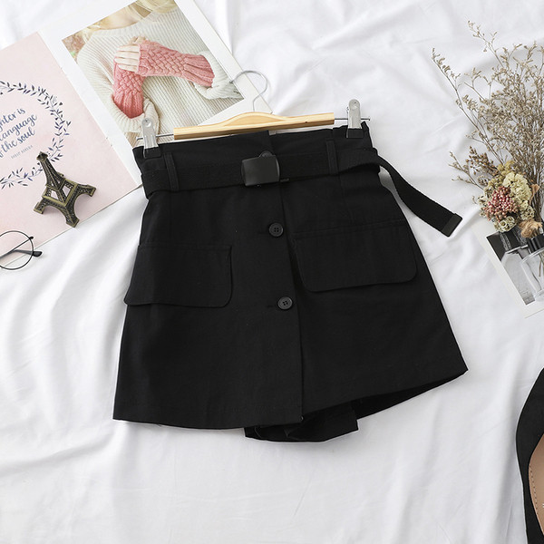 Модерни дамски къси панталони в четири цвята с копчета