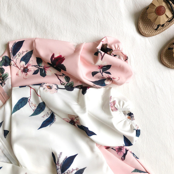 Model nou de salopetă de damă cu mâneci scurte și motive florale