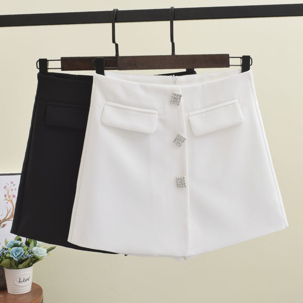 Fusta-pantaloni moderni de dama in alb si negru cu nasturi