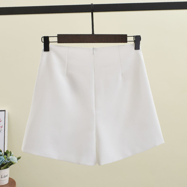 Fusta-pantaloni moderni de dama in alb si negru cu nasturi