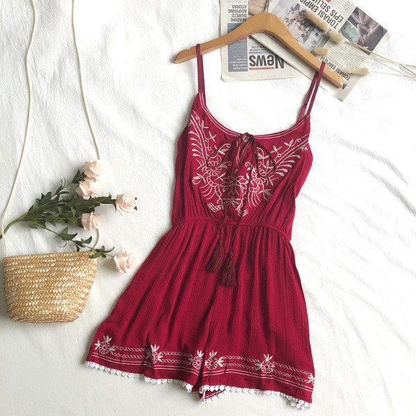 Salopeta de dama moderna cu bretele subtiri si broderie