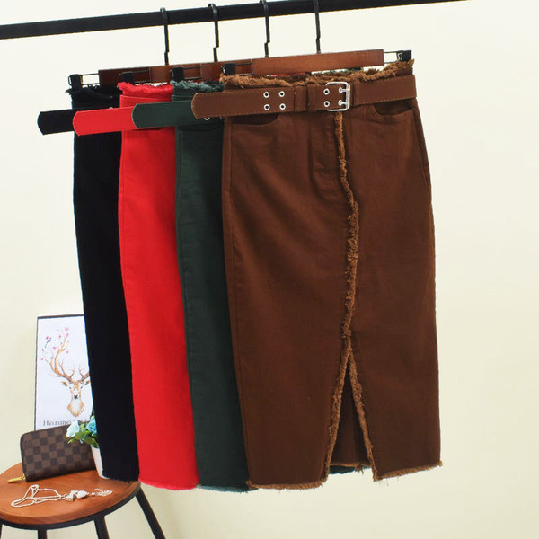 Fusta elegantă de damă în roșu, negru, verde și maro