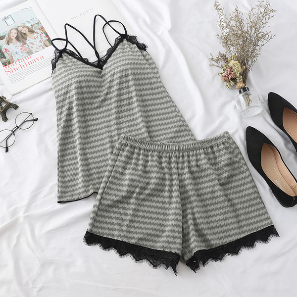 Pijamale de dama cu dantela in patru culori