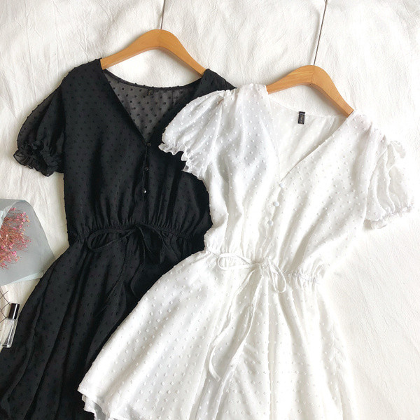 Salopetă de damă elegantă, cu decolteu în V și șireturi