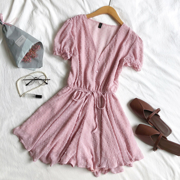 Salopetă de damă elegantă, cu decolteu în V și șireturi