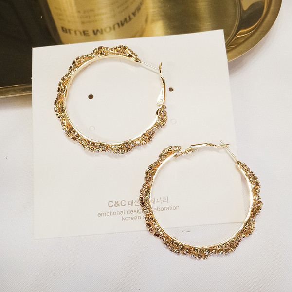 Cercei rotunzi moderni de dama