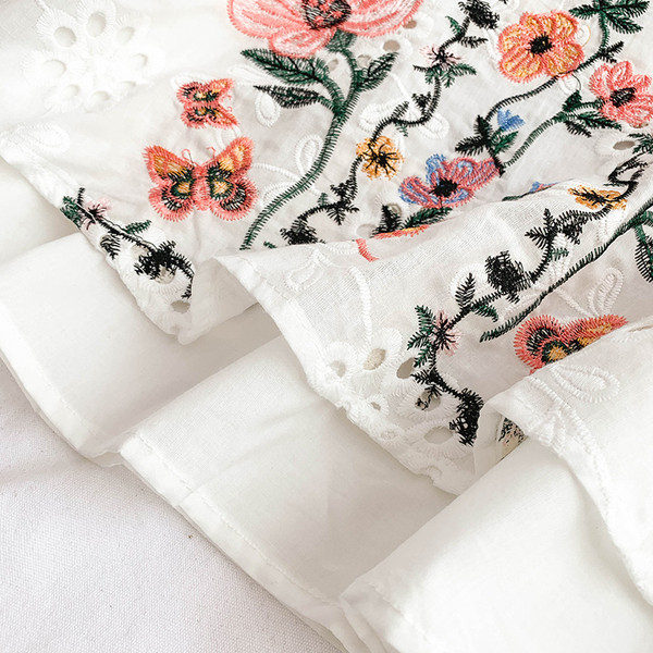 Maieu modern de dama cu bretele subtiri si broderie in mai multe culori