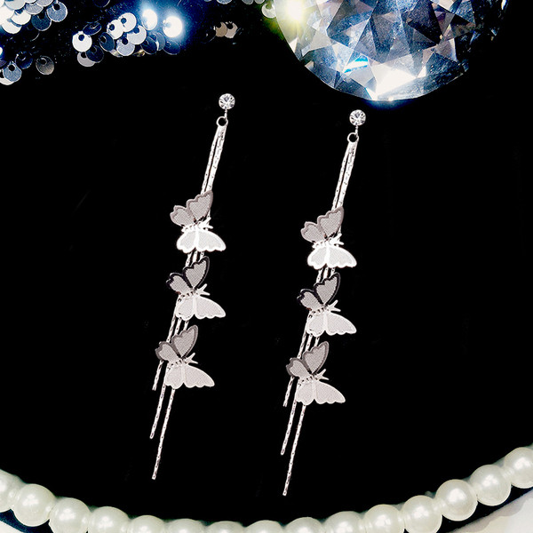 Cercei moderni de dama de culoare auriu si argintiu