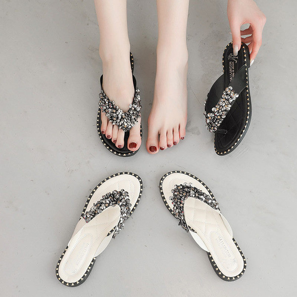 Papuci de damă prin degete în alb-negru și decor cu paiete